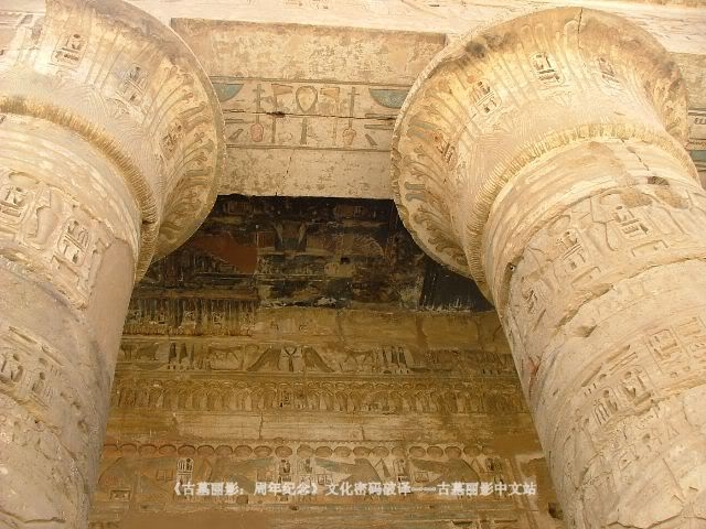 张开的纸莎草柱，TC摄自拉美西斯三世神殿