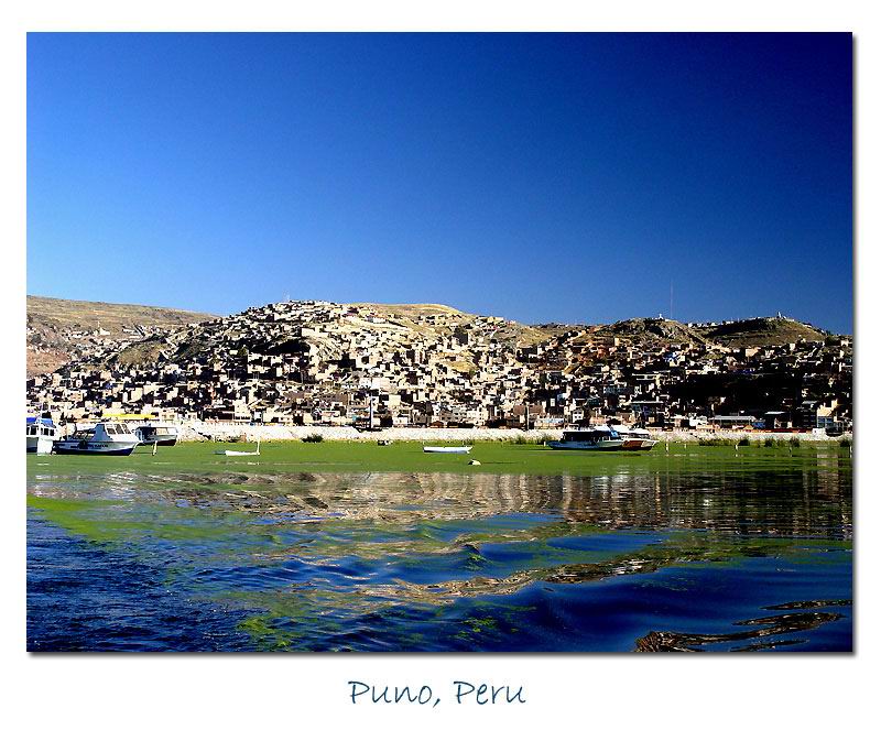 Puno的的的喀喀湖入口由41个岛屿环绕