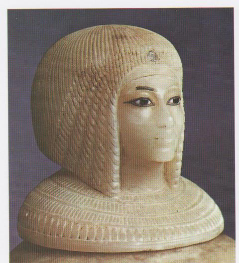 雕刻着一个女人头像的卡诺匹克盖子