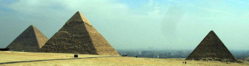 吉萨三大金字塔，中间明显就是哈夫拉的